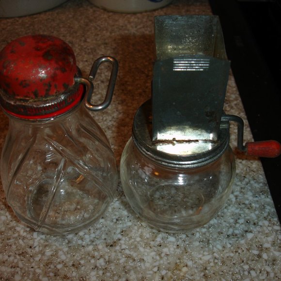 Bundle of 2 Vintage Nut / Spice Choppers or Grinders - Kitchen Primitive - Works - Picture 1 of 9